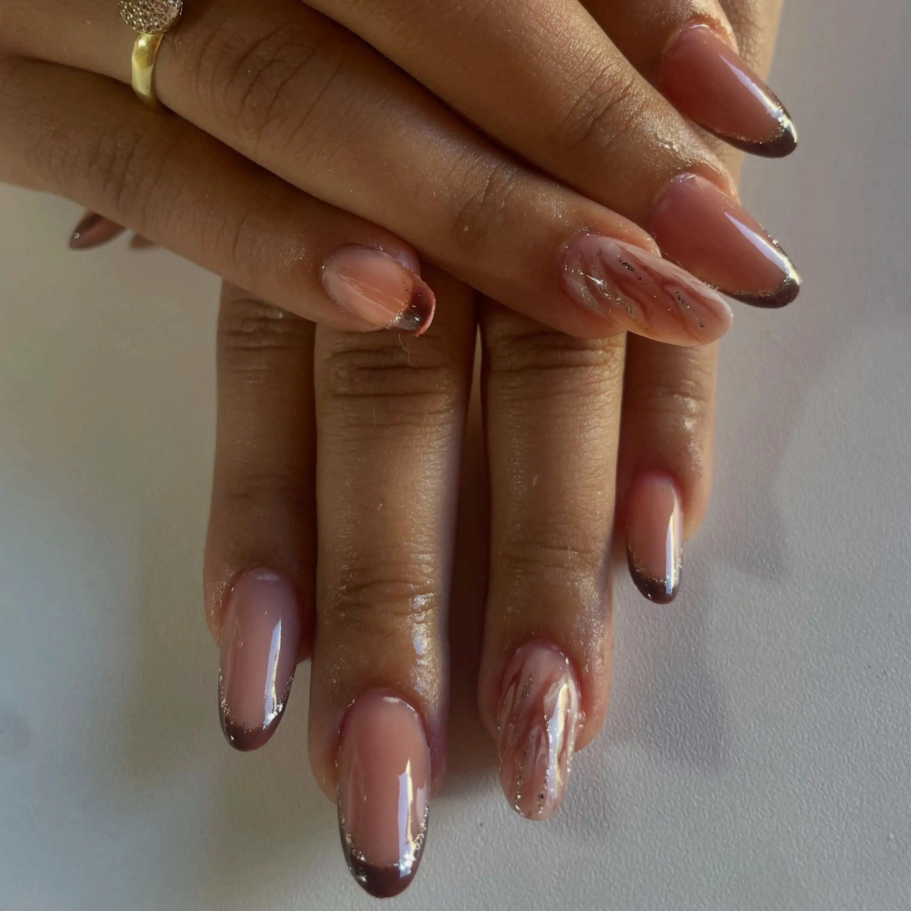 𝑴𝒊𝒄𝒉𝒆𝒍𝒍𝒆 𝑺𝒂𝒏𝒕𝒐𝒔/ 𝑵𝒂𝒊𝒍𝒔 𝒅𝒆𝒔𝒊𝒈𝒏 em Nossa Senhora da Glória